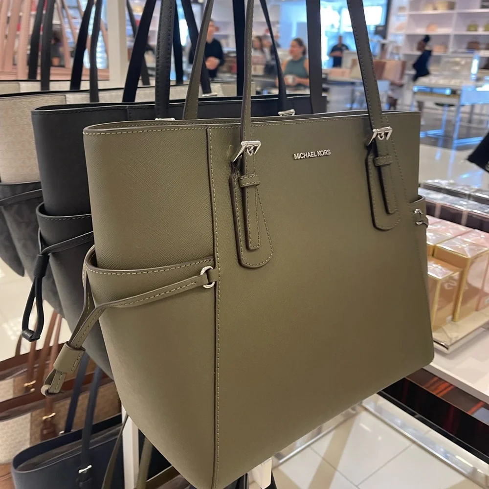 MICHAEL KORS Voyager Large Saffiano Leather EW Tote Shoulder Bag
Olive
NWT - Picture 9 of 16